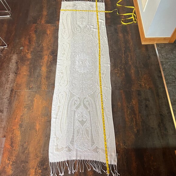 NWT Vince Camuto Extra Long Light Grey Metallic Scarf/Wrap with Fringe - Picture 3 of 11